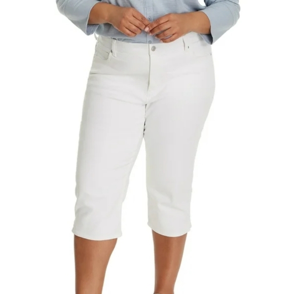 Gloria Vanderbilt Denim - Gloria Vanderbilt High Rise 5 Pocket "Swan" Capri Jeans. Size 18 Plus Size